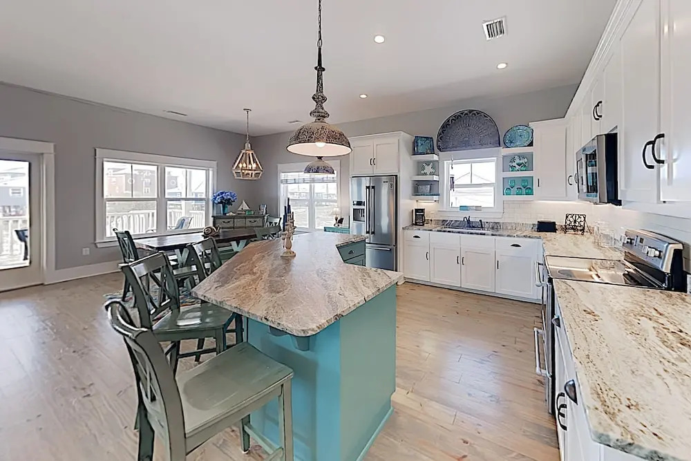 New Listing! Ellie Fish Gulf Gem W/ Balconies 4 Bedroom Home