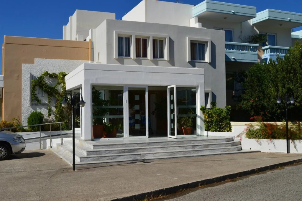 Irinna Hotel-Apartments