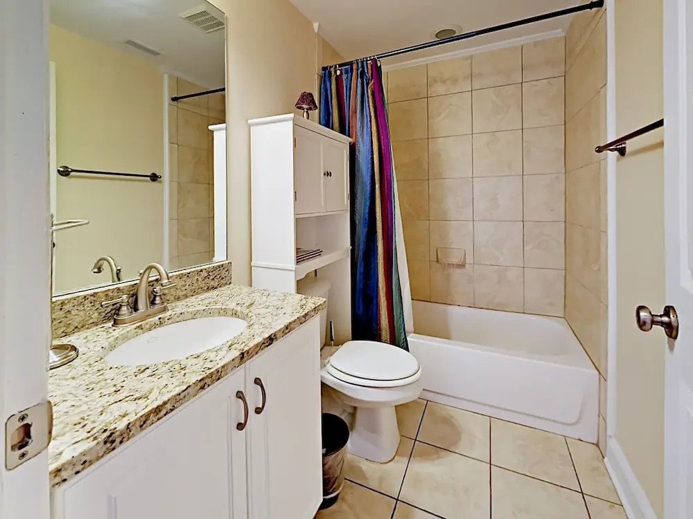 Modern 2br Within 1 Block Of Beach 2 Bedroom Condo