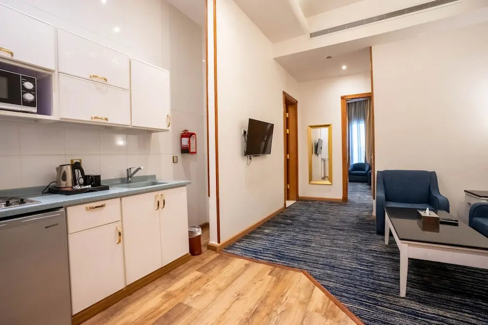 Platinum Al Khamseen Serviced Apartments