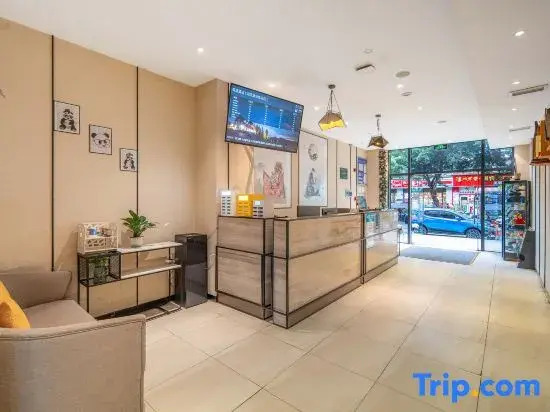 Yiyi Hotel (Chengdu West Railway Station Peifeng Road Subway Station)