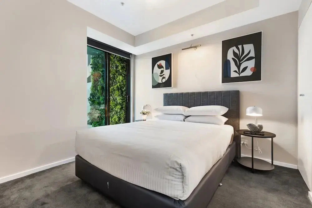 Impeccably Chic 2-bed With Views & Fab Amenities