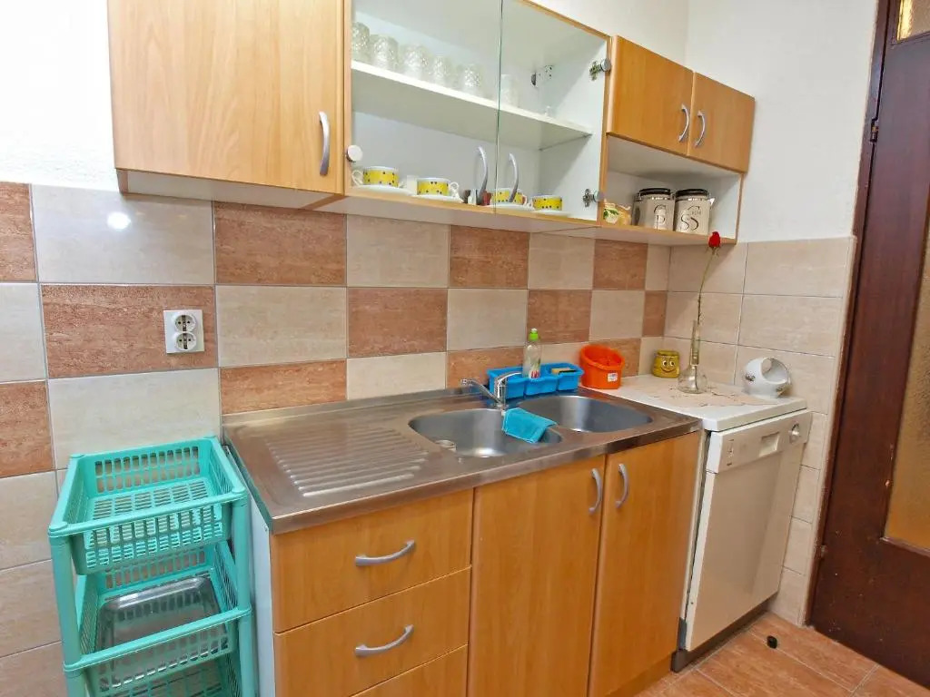 Apartment Gortanova 942