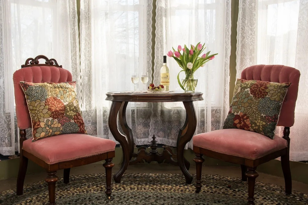 Mira Monte Inn & Suites