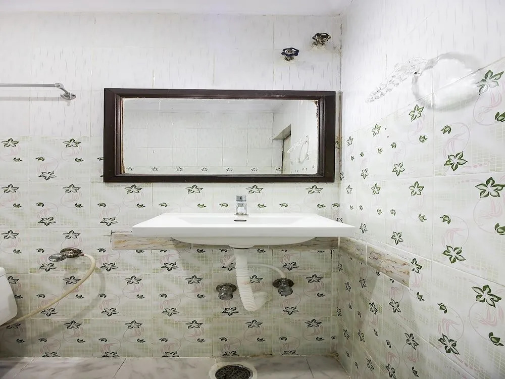 Collection O 36047 Hotel Srinivasa Residency