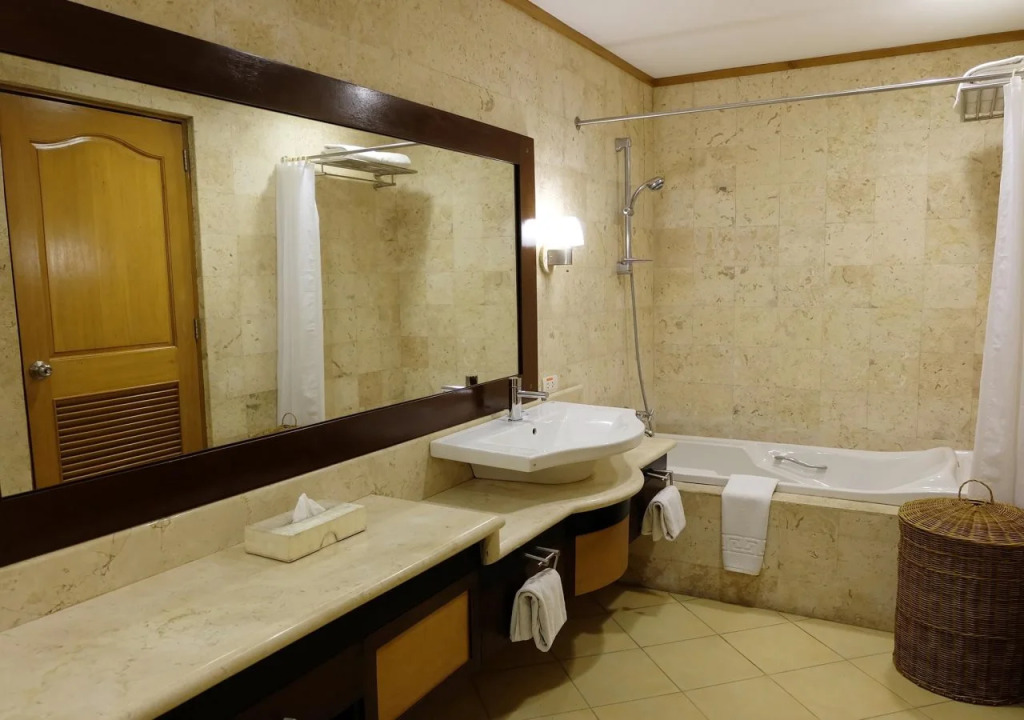 Hollywood Suites