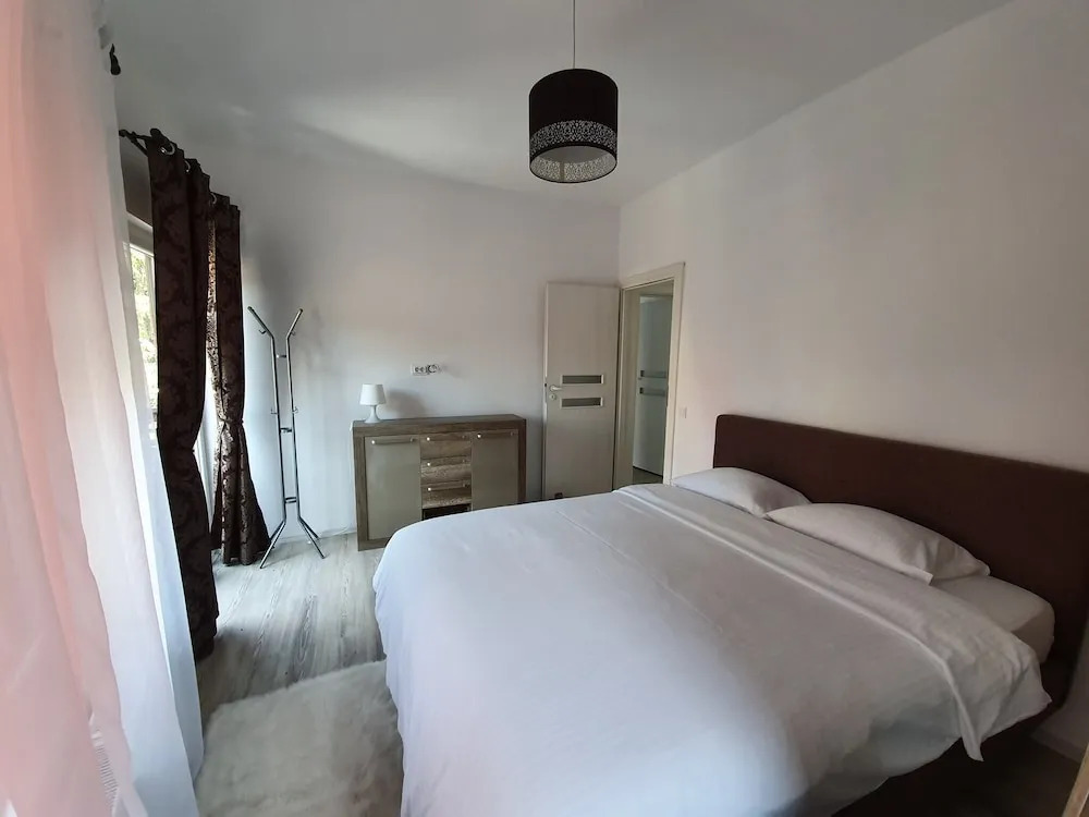 FOX VALLEY VILLA