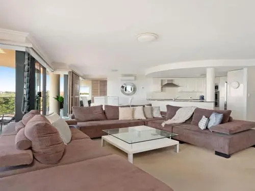 Le Point 702 - Luxury And Views!
