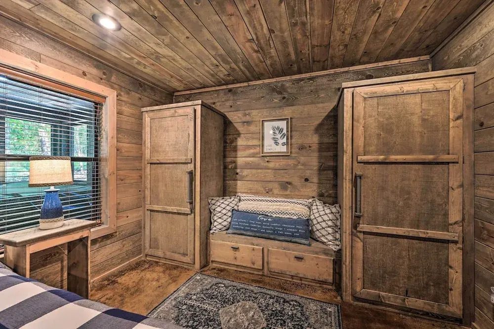 Luxe Broken Bow Cabin w/ Tesla Charging Station