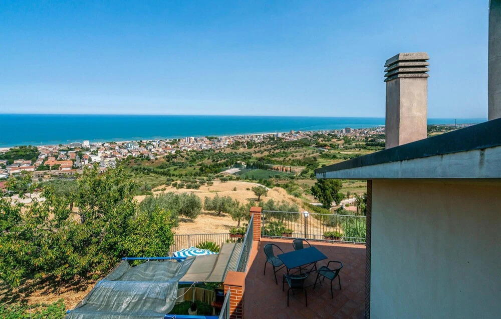 Beautiful Home In Belsito With Wifi