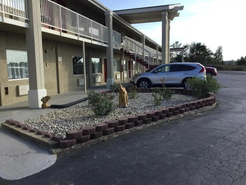 Big Spring Inn Madisonville