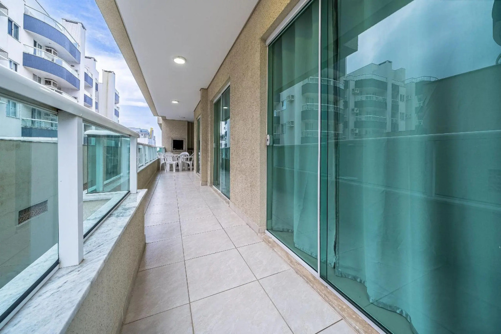 250 - Apartamento completo com 3 quartos em Santa Catarina próximo do mar