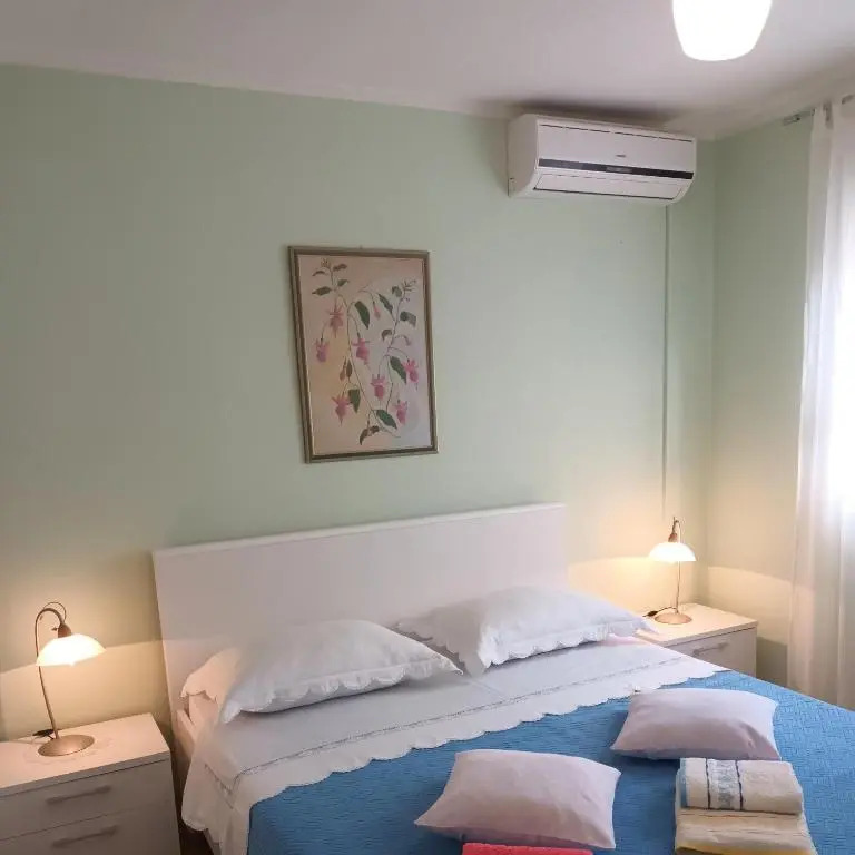 Oleander, Three-bedroom Apartment in Trogir
