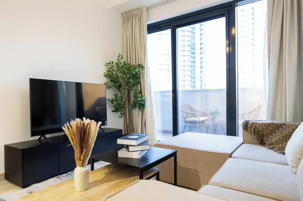 Classic 1BR In Azizi Riviera Meydan