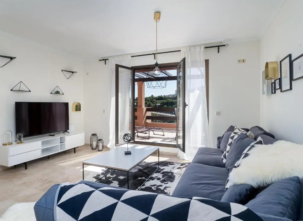 2297 Superb 2 bedrooms with seaview