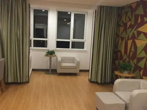 Vatica Xingtai Qiaoxi District Yongkang Street Technical College Hotel