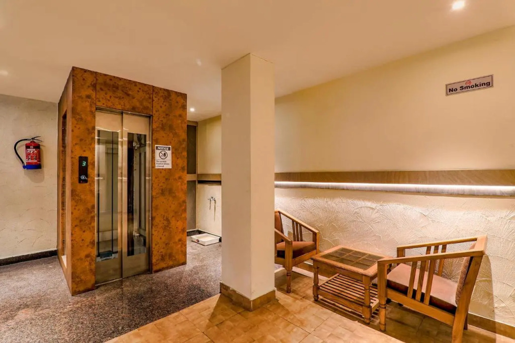 FabHotel Geetraj Palace