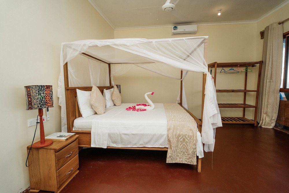 Maisara Mafia Beach Lodge