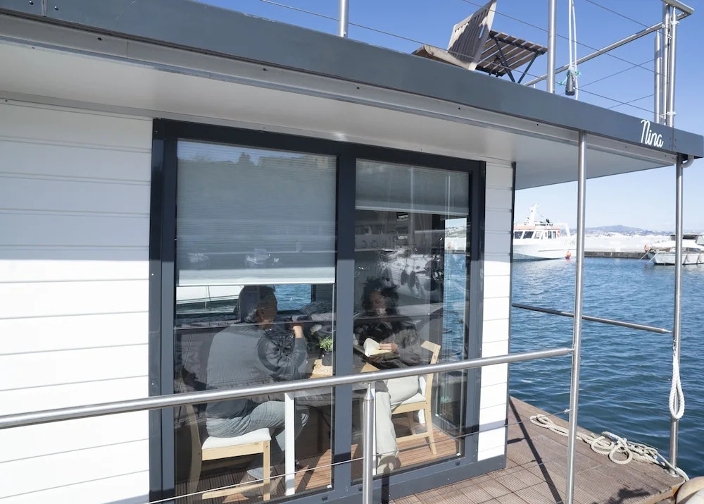 ALMALO Floating House - Casa Galleggiante