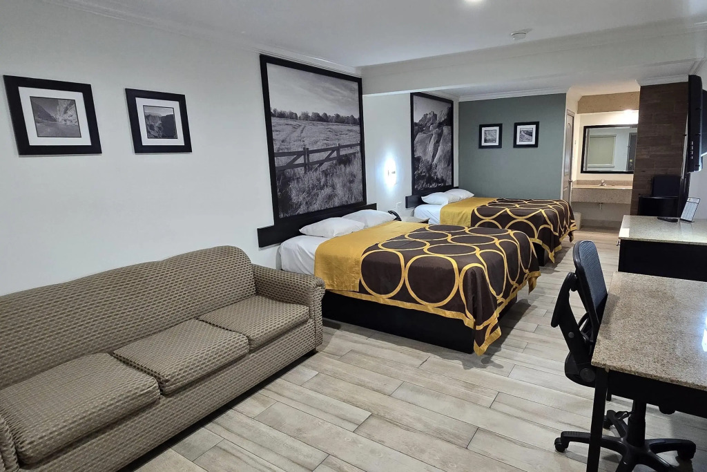 Super 8 by Wyndham McAllen-La Plaza Mall-Downtown