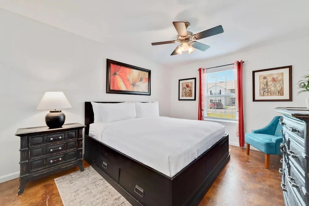 3br/2ba Full Condo w/ Pool & Gym, Sleeps 7