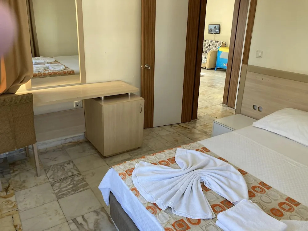 Popular 1 bed Apart Home in Central Side With Many on Site Amenities Facilities