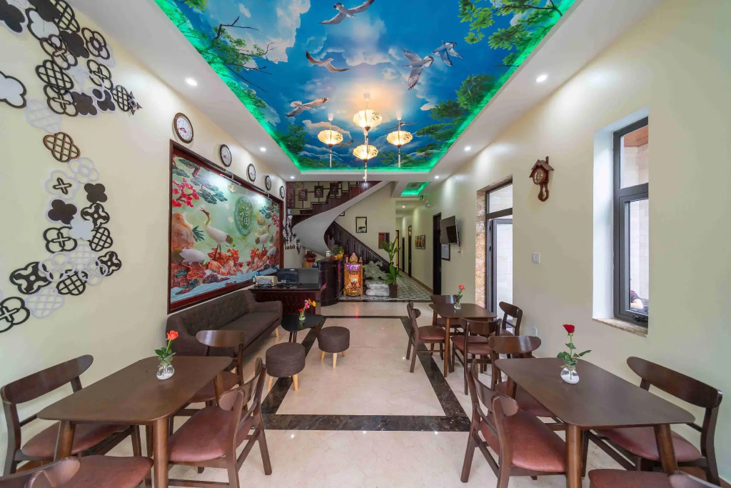 The Lake Hoian Hotel
