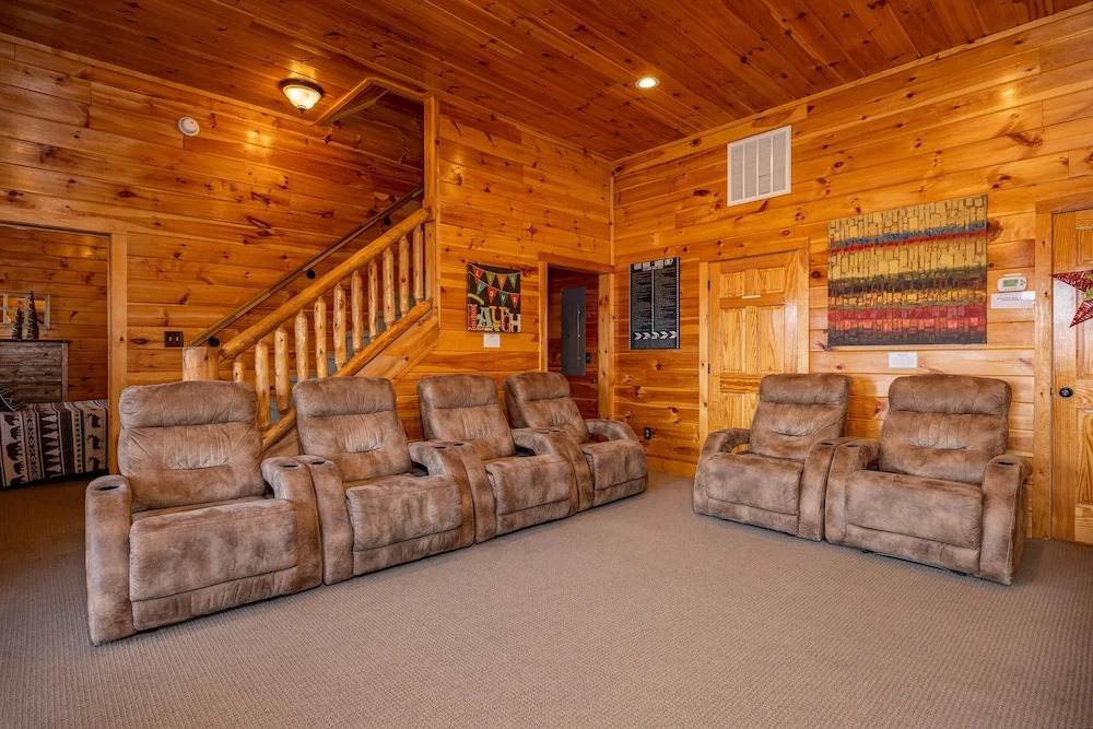 Picture Perfect- Seven Bedroom Cabin