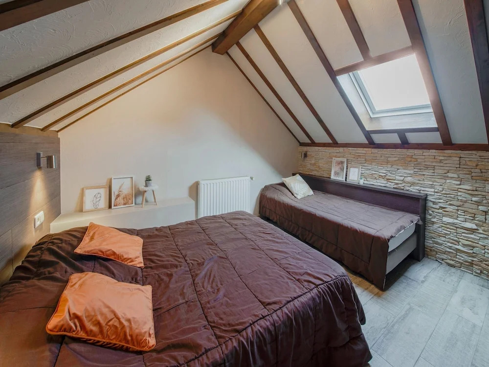 Charming Cottage with Hot Tub & Sauna, High Fens