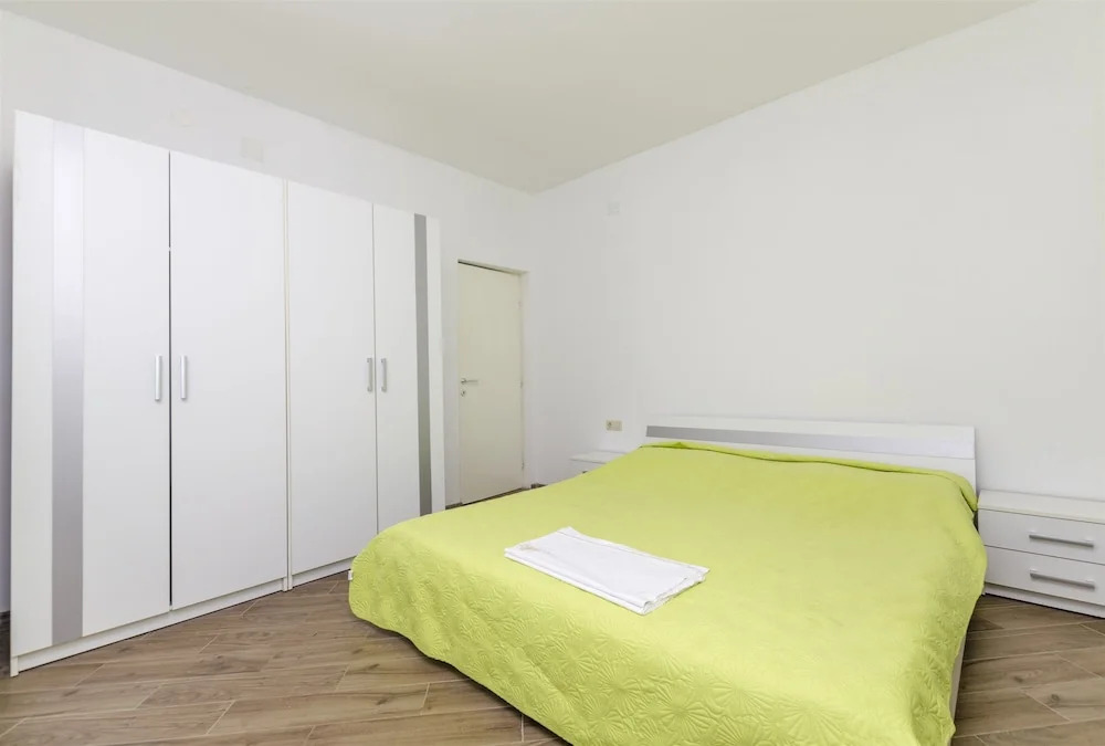 Apartment Pocrnja