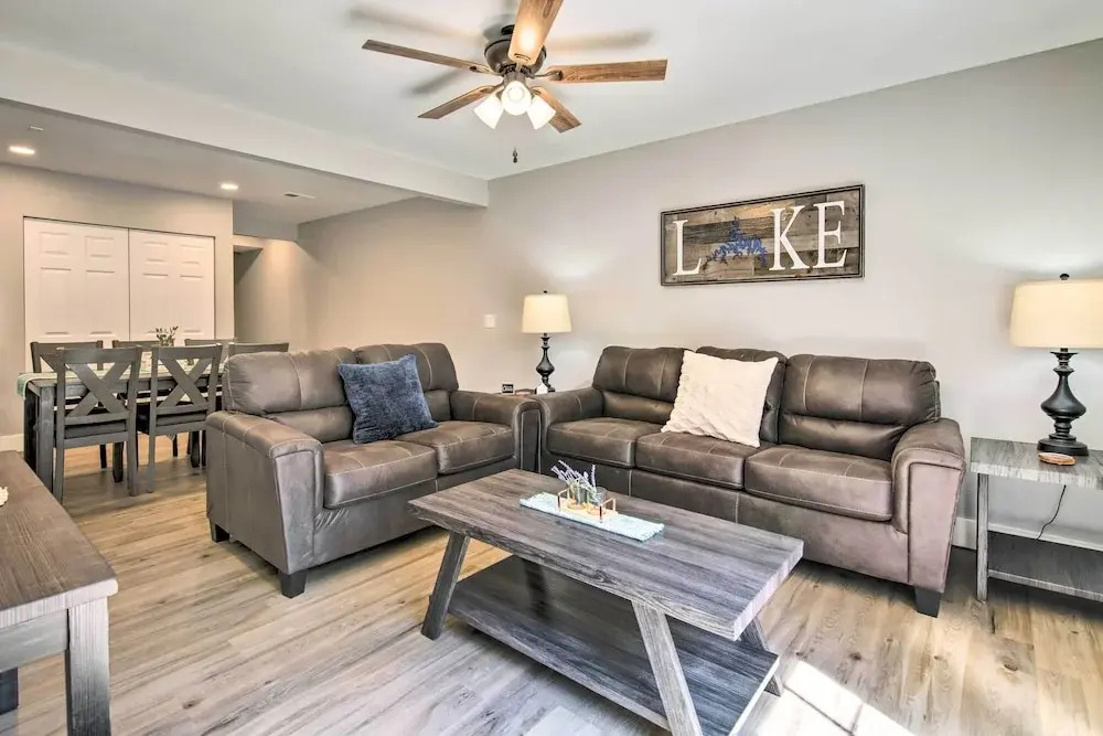 Airy Townhome: Close to Kayaking & Boating!