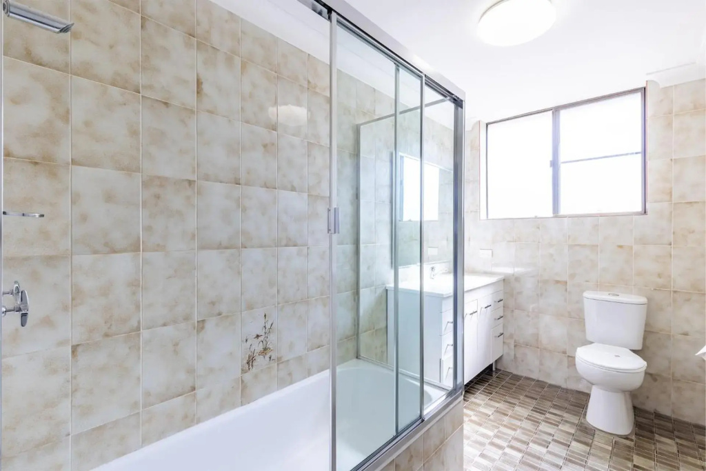 The Dunes15 38 Marine Dr fabulous unit with pool tennis court and across the road to the beach