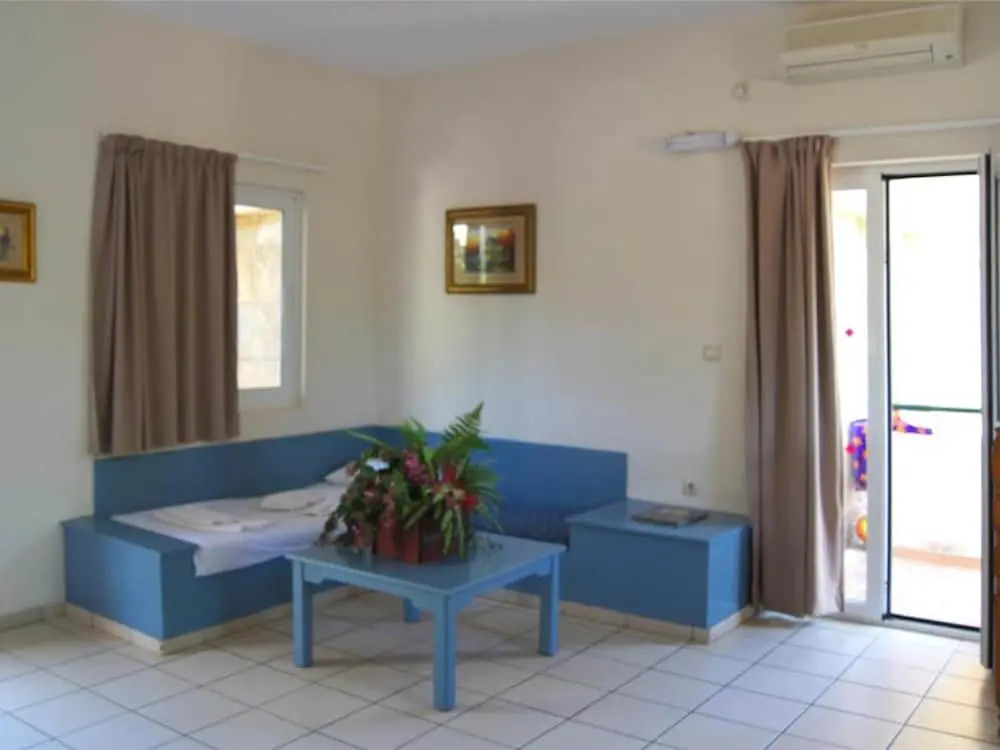 Apartment for Five, Swimming Pool, Near the Beach