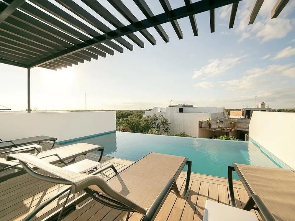 Private Roof Pool, 3 Br for 8 sleeps, fully equipped!!