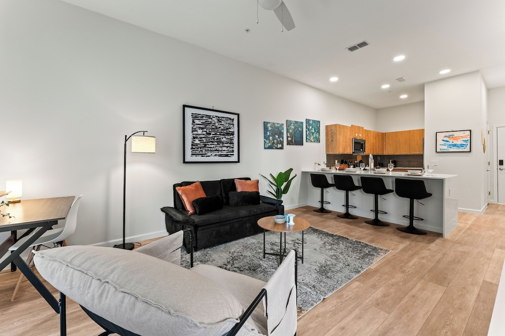 Riviere Apartments King Bed Suite & Pool & Gym & Pet Friendly & Near Epic Universe