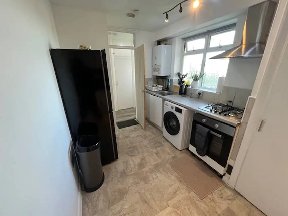 Central Wimbledon Stay! Free Parking & Fast Wifi, Long Stays Welcome