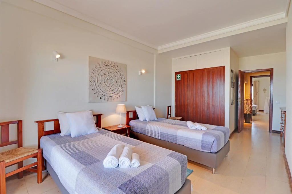Monte Gordo Beachview 2 by Homing
