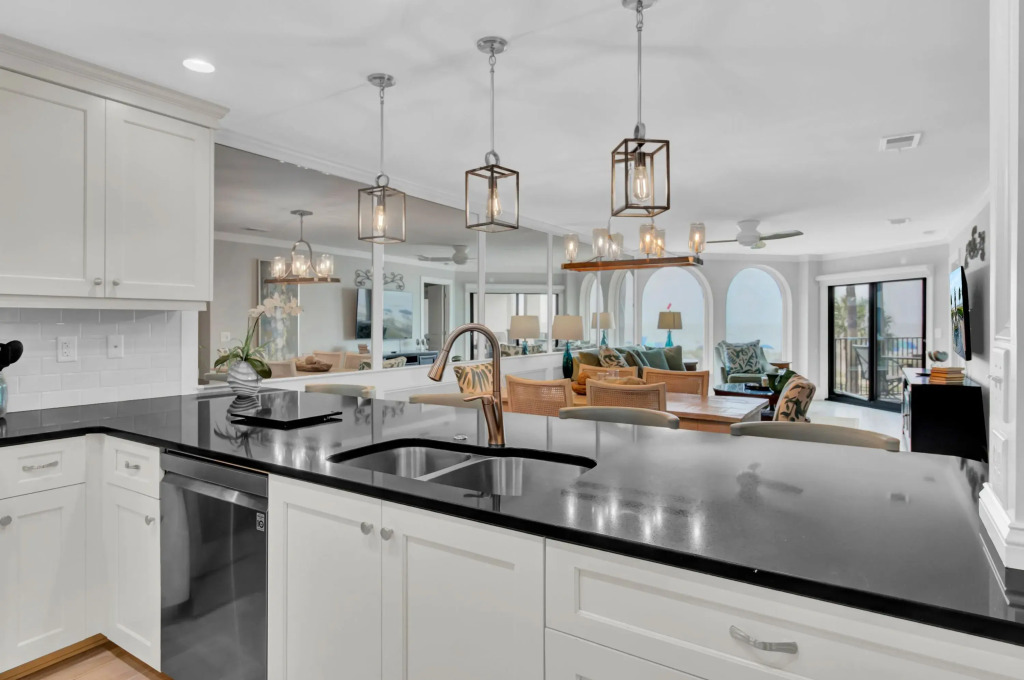 118 Seascape by Avantstay Pool + Oceanfront Views