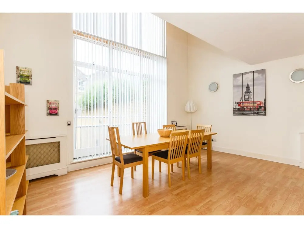 Modern 2bed Townhouse in Central London Sleeps 6