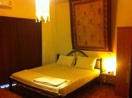 Gaeng Phet Restaurant & Guesthouse
