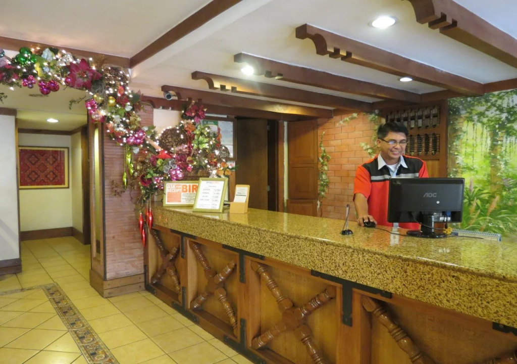 Pinoy Pamilya Hotel