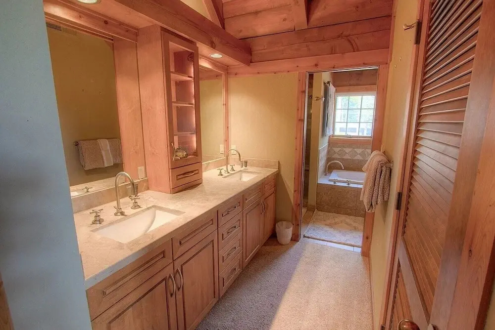 Third Creek Comfort 2 Bedroom Townhouse by RedAwning