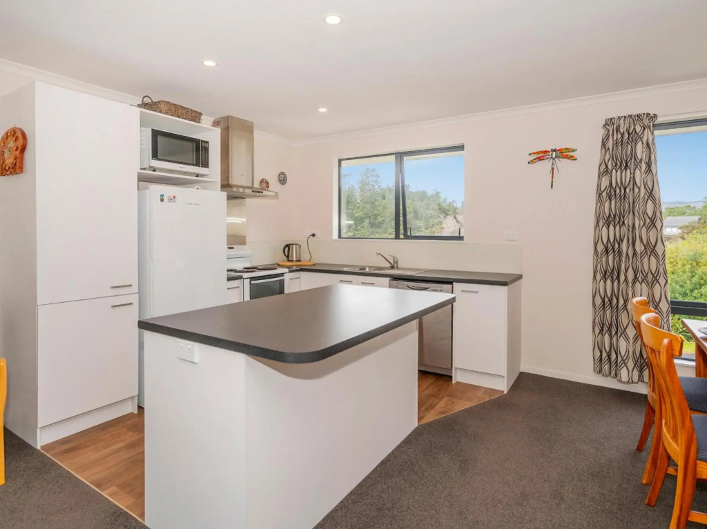 Manuka Lodge - Tairua Holiday Home
