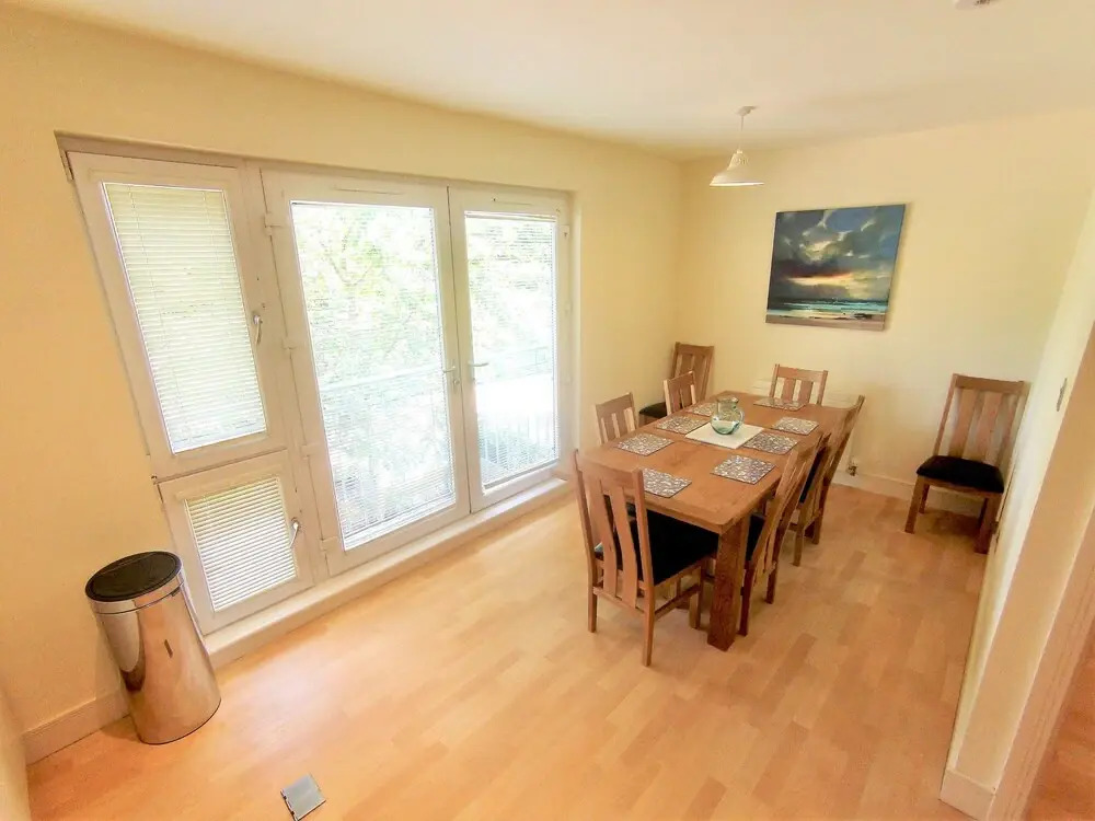 Charming 4 Bedroom Apartment by Royal Botanic Garden