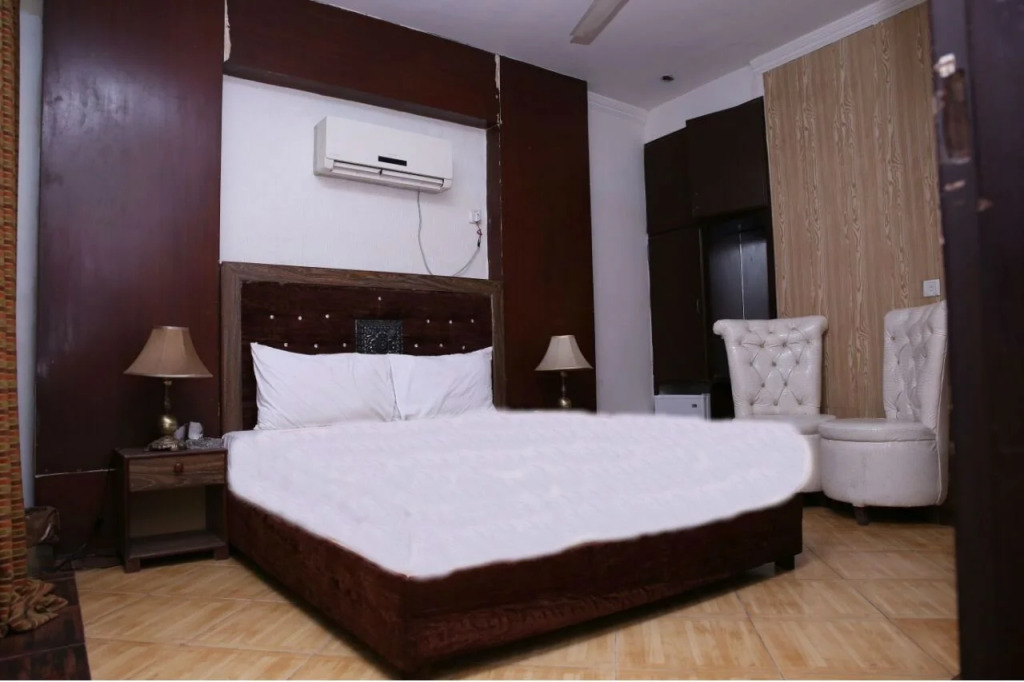 Family Hotel Davis Road Lahore