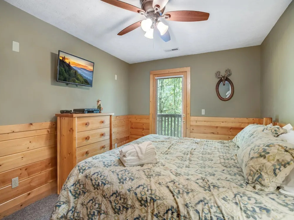 Smoky Bear Lodge by Jackson Mountain Homes