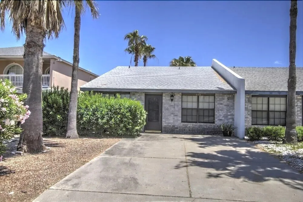 The Campeche Town House 2 Bedroom Townhouse by RedAwning