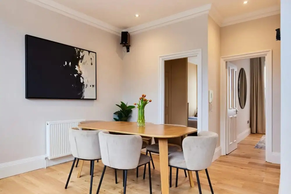 The Earl s Court Space - Modern 2Bdr Flat with Terrace Parking