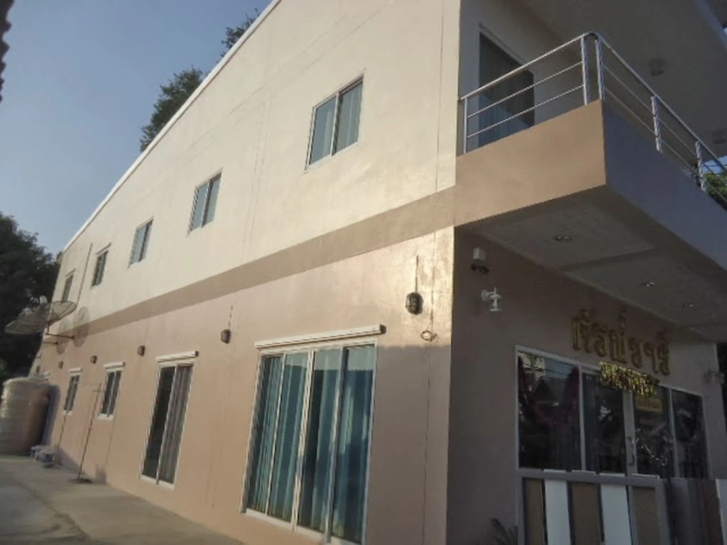 Sorn Waree Home place