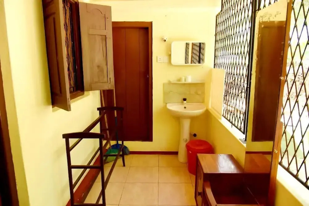 Naaval Beach Villa & Rooms